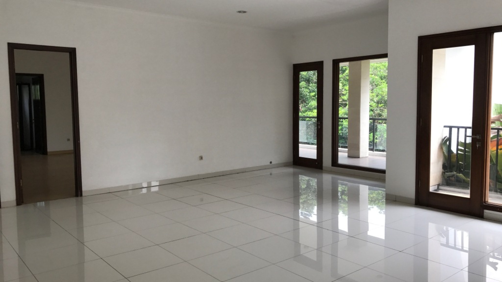 Beautiful Townhouse For Rent at Kemang