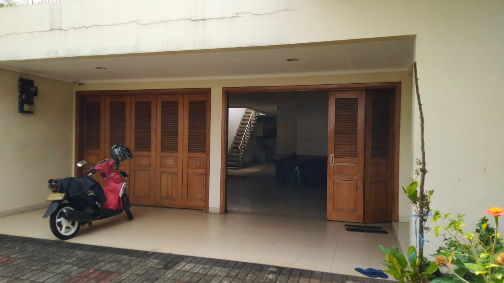 RENT HOUSE - COMFORTABLE & COZY HOUSE VERY RECOMMENDED FOR RECIDENCE IN QUITE LOCATION @KEMANG, SOUTH JAKARTA.