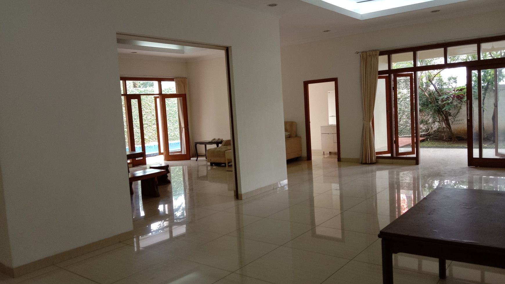 RENT HOUSE - COMFORTABLE & COZY HOUSE VERY RECOMMENDED FOR RECIDENCE IN QUITE LOCATION @KEMANG, SOUTH JAKARTA.