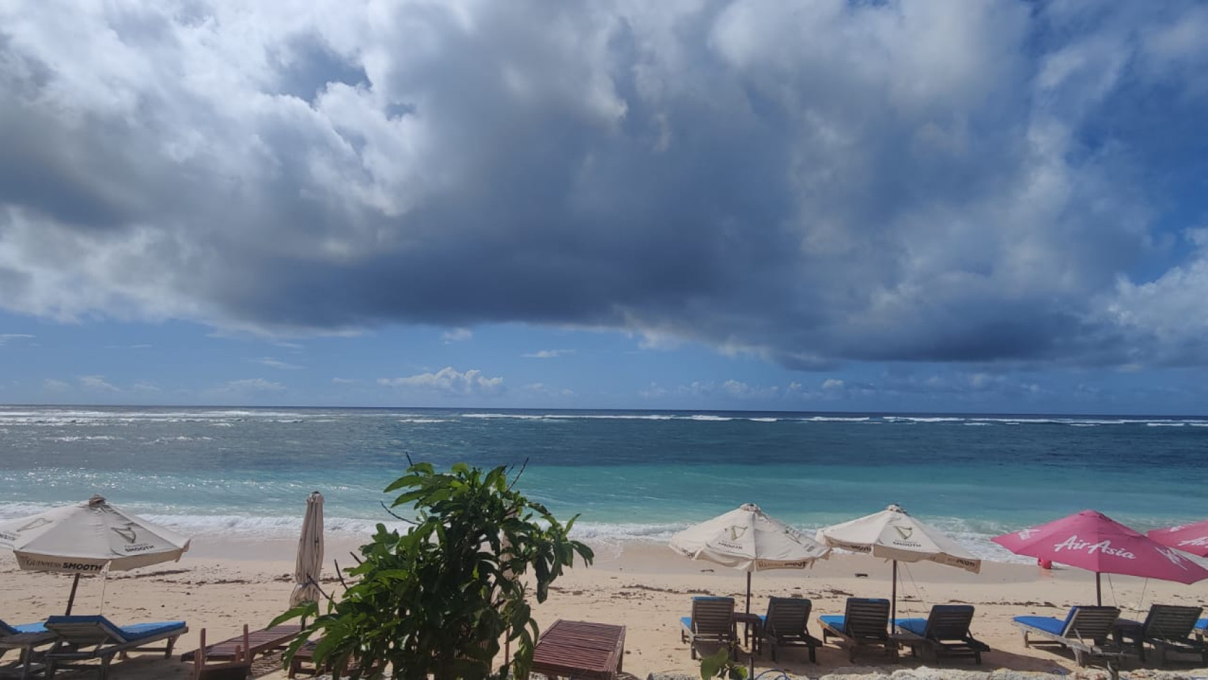 Freehold land 4.800 sqm  beach front with white sand and crystal-clear water Pandawa beach 