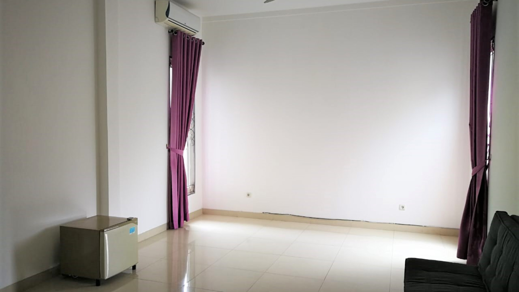  Dijual Rumah Modern Siap Huni di Kebayoran Garden, Bintaro Jaya 