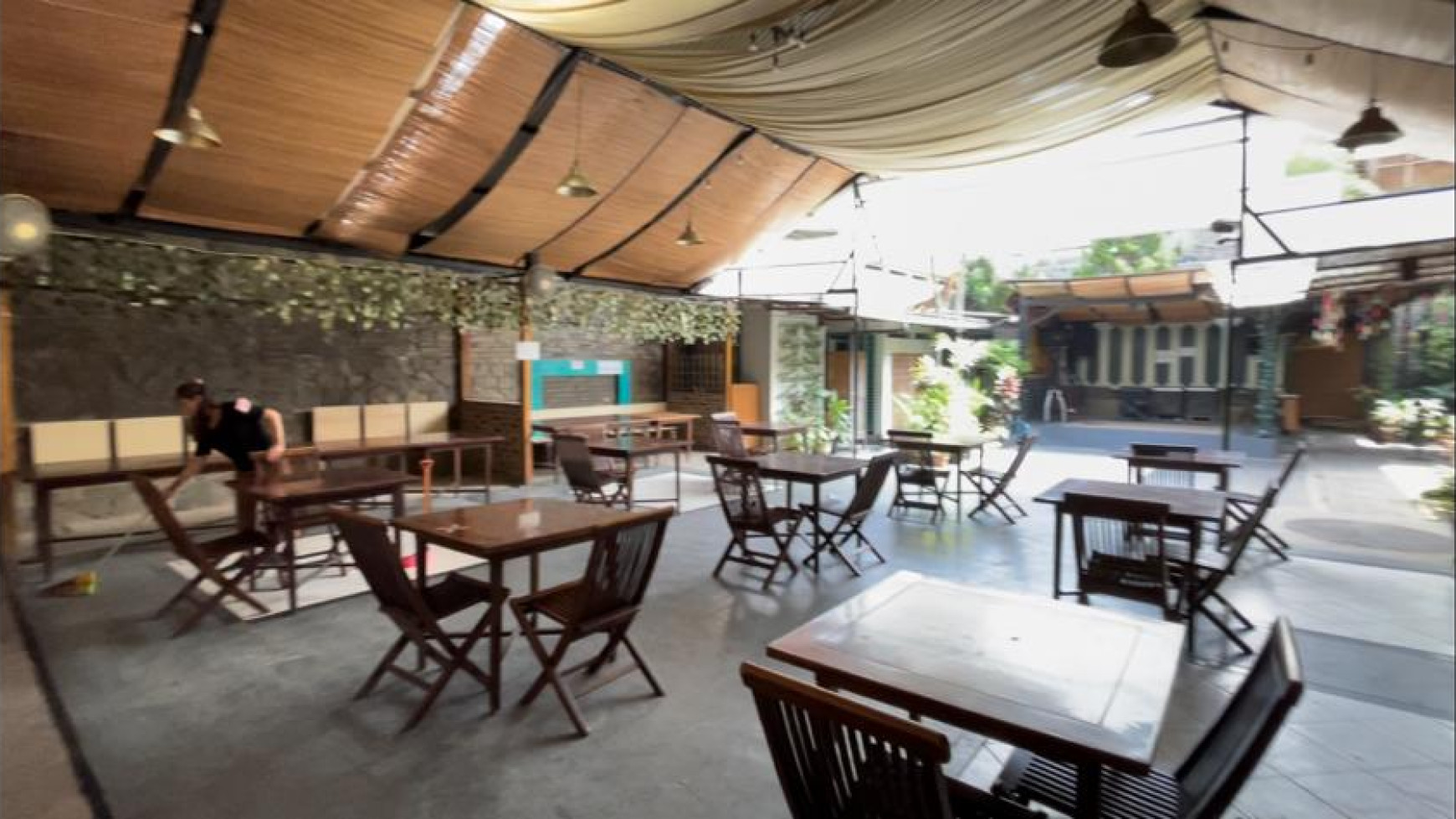 Rumah + Caffe Strategis di Tengah Kota Bandung