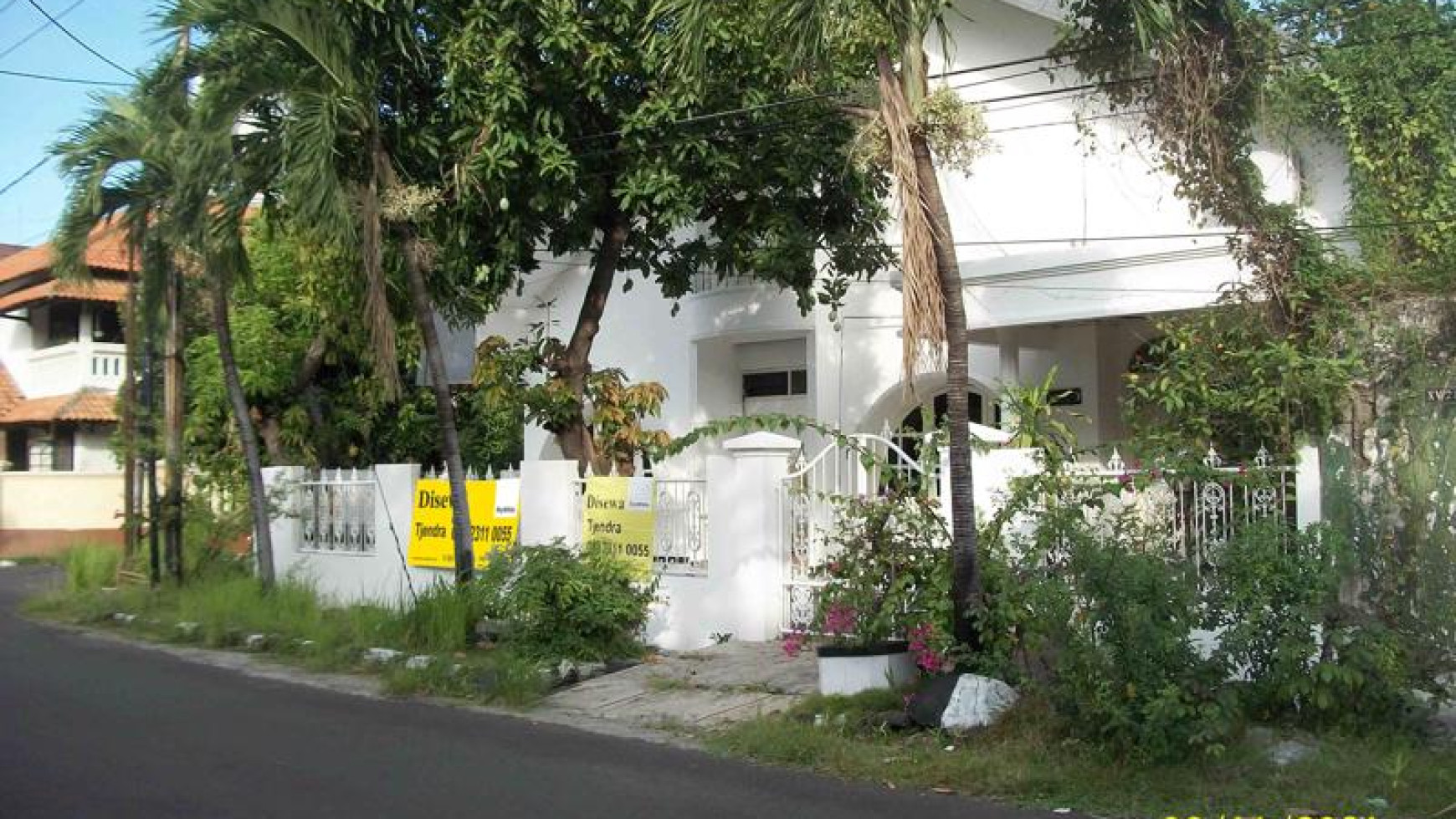 Rumah di Margorejo Indah, Hook/Pojok, Row Jalan Lebar, Siap Huni