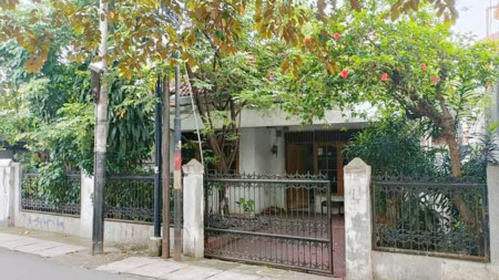 Rumah Bukit Duri Tanjakan Batu, Tebet Luas 10x26m2