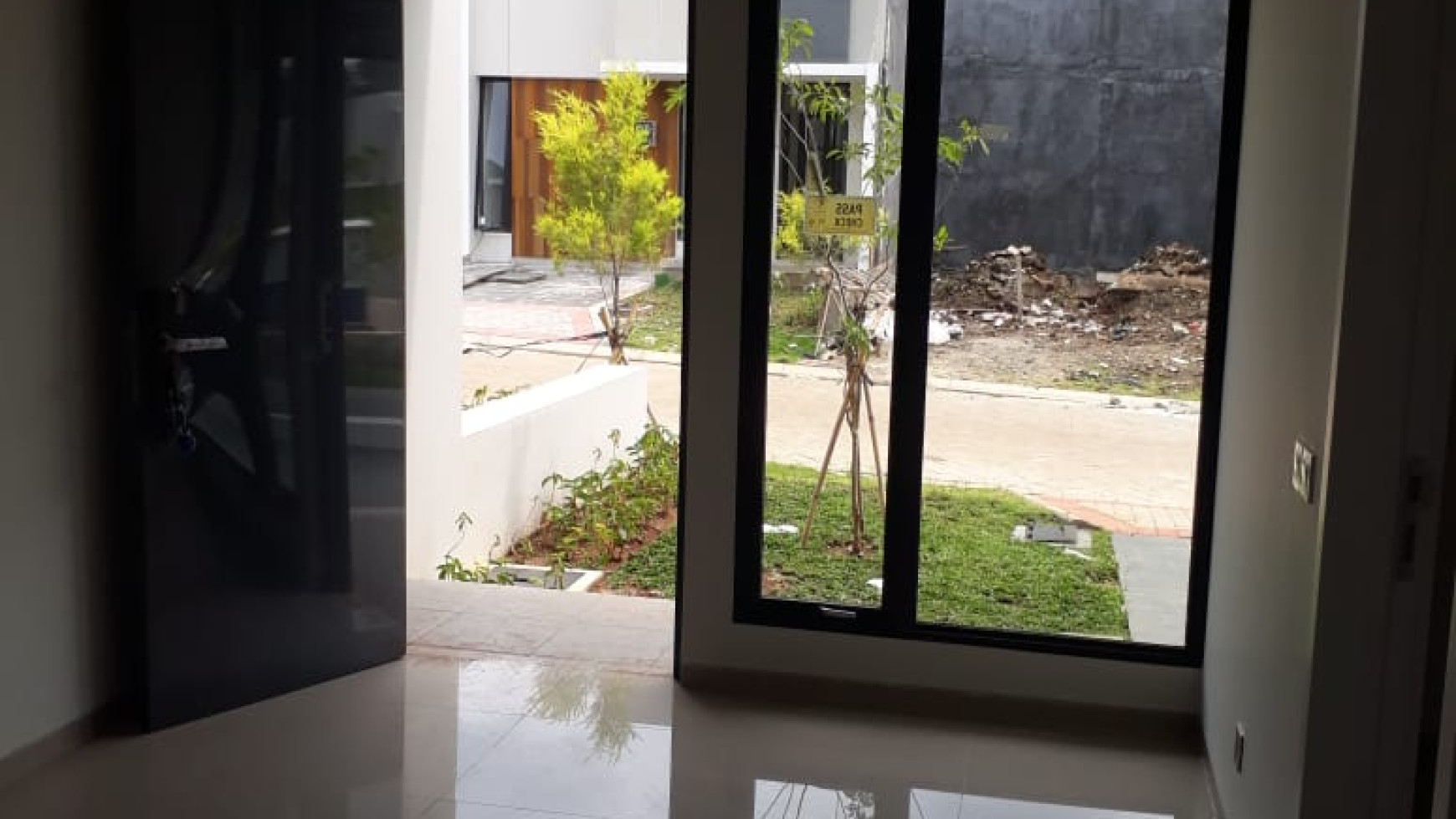 Rumah Minimalis, 1 Lantai Bebas Banjir di Bintaro