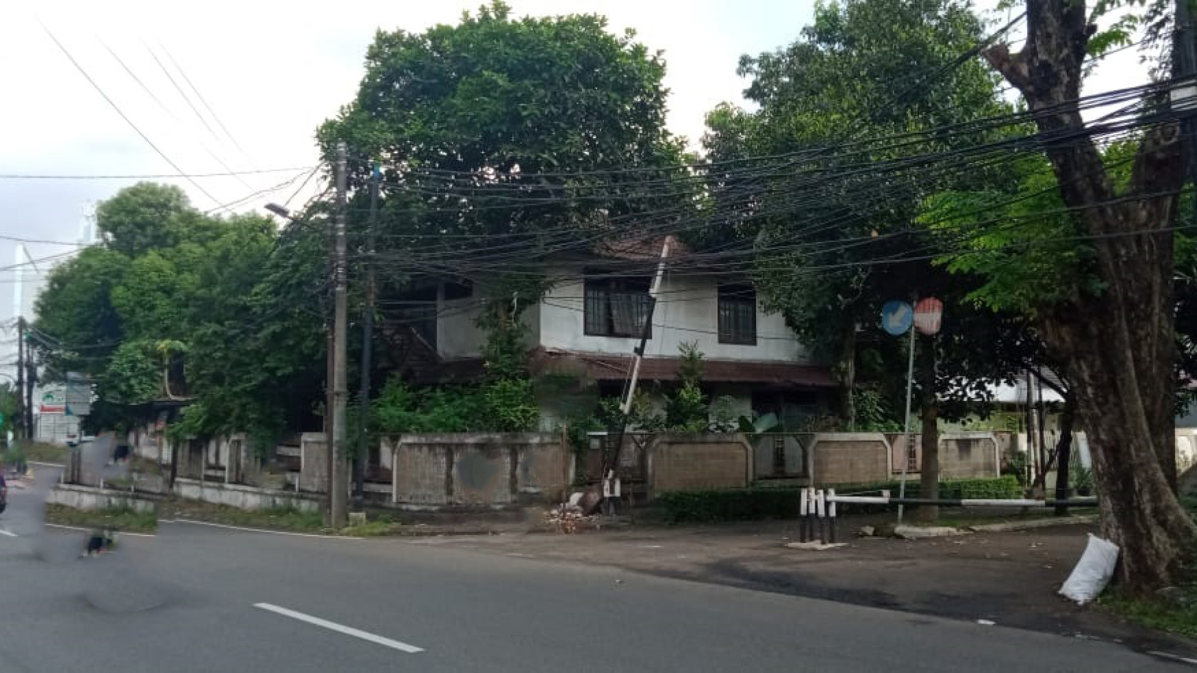 Rumah Hook Pinggir Jalan Raya dan Cocok untuk Usaha @Jl Merpati (Jl Bintaro Utama)