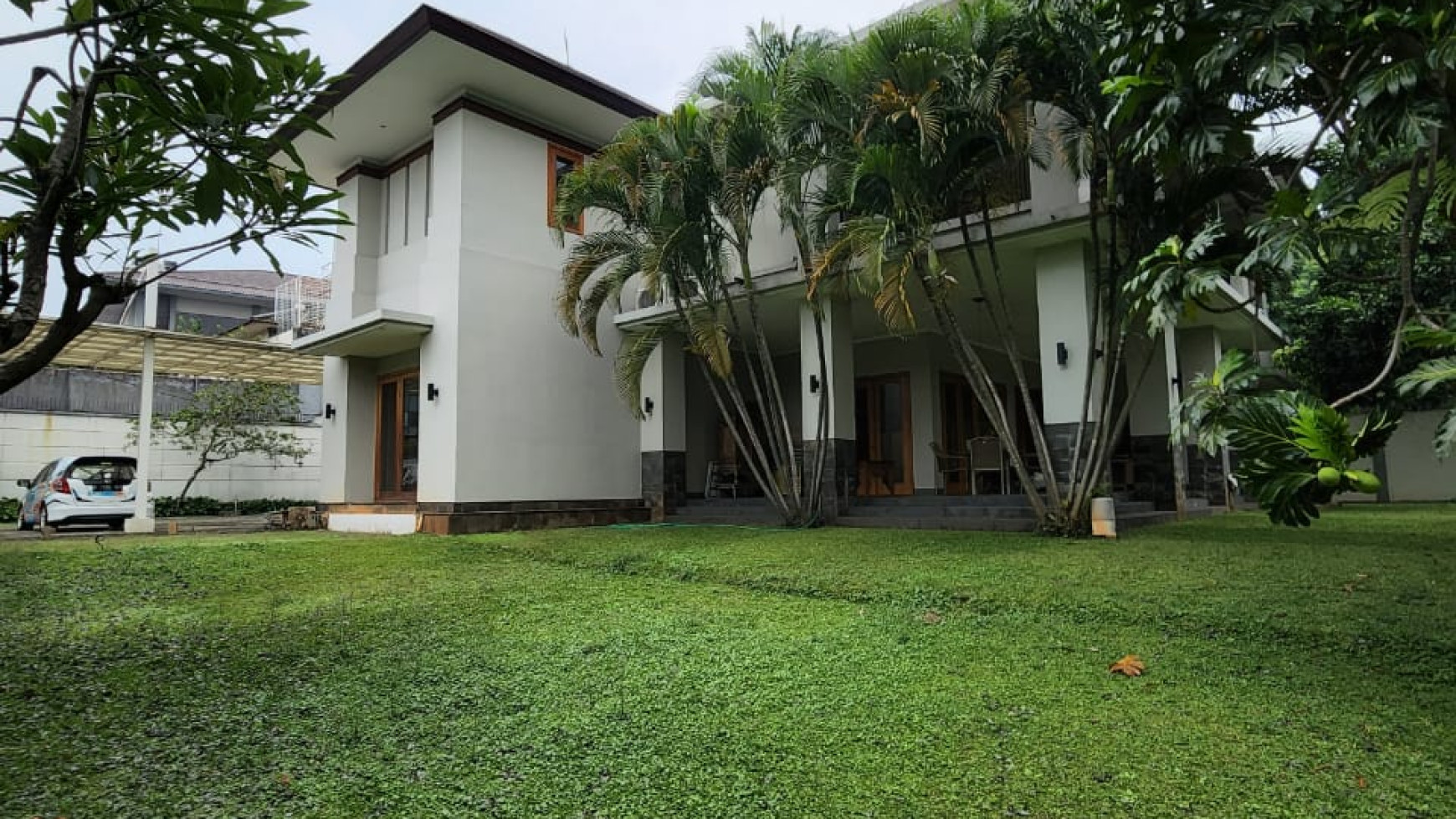 Rumah megah dijual