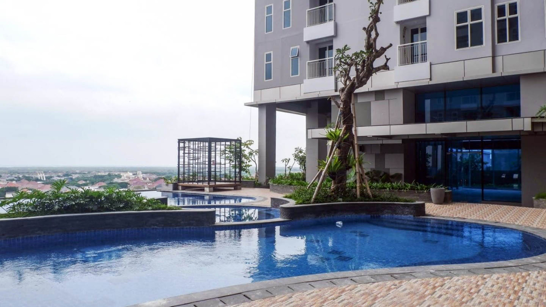 Apartemen di Pakuwon City Tower Amor, Type Studio, View Pool, Furnished, Siap Huni