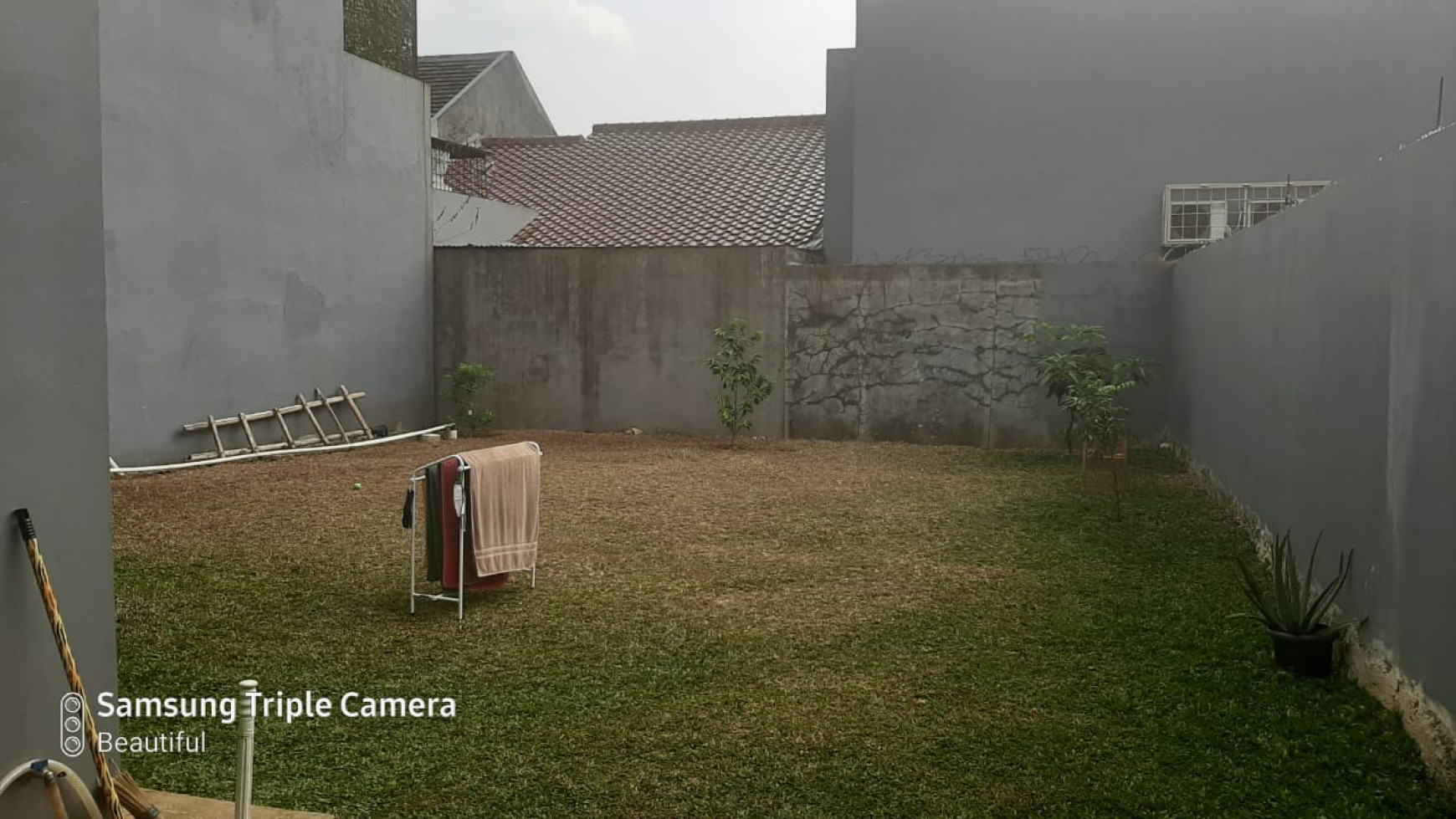 Turun harga rumah di jalan utama Griya Loka