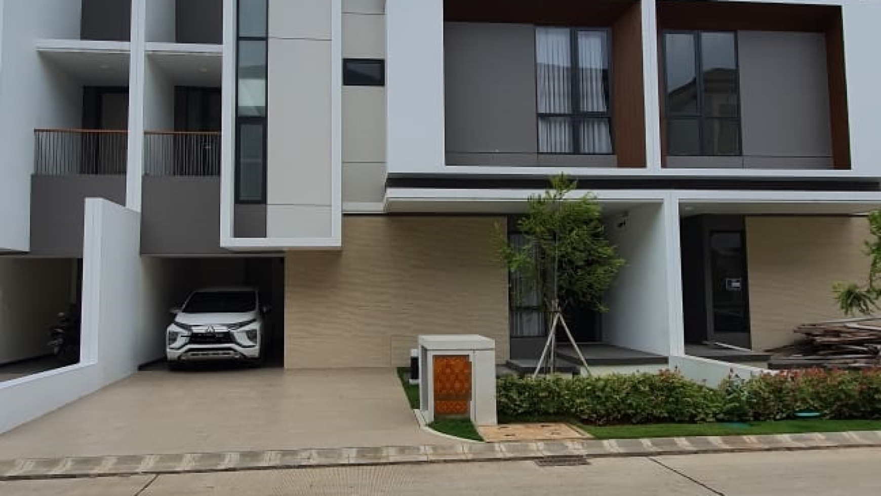 Dijual Rumah Asya Cluster Maninjau 3 Lantai Rumah Cantik Rapi Bersih 