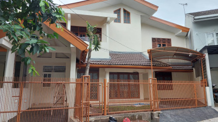 Rumah Siap Huni dengan Hunian Asri @Bintaro