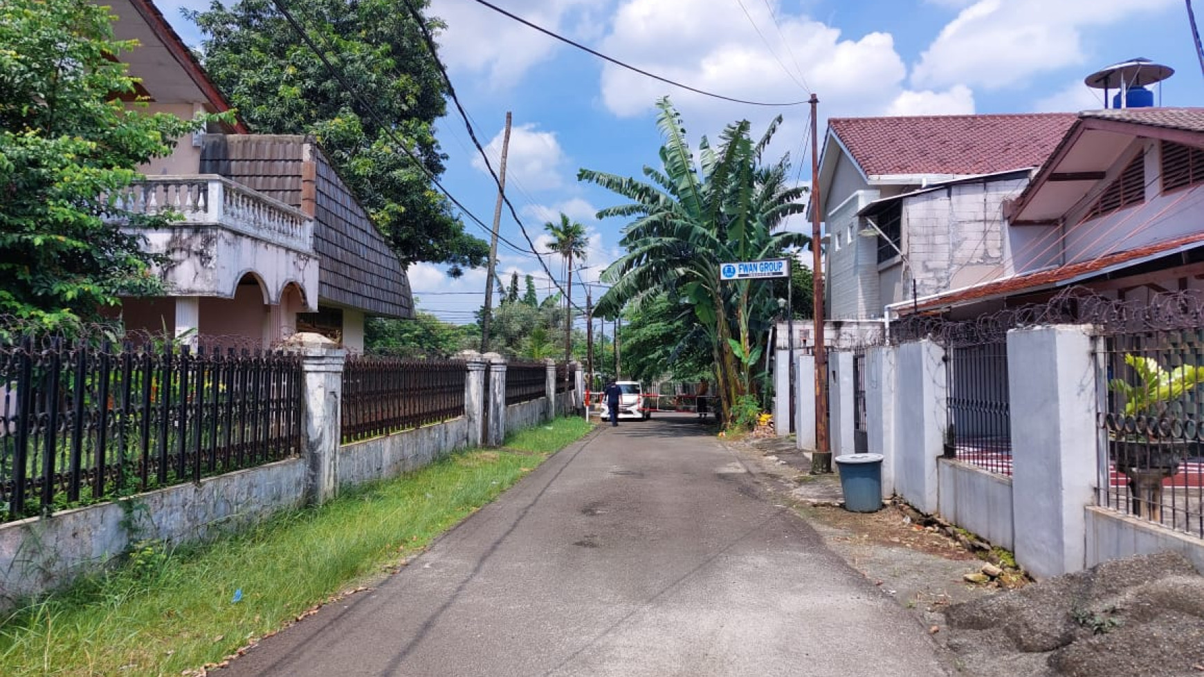 Rumah Strategis dengan Bangunan Kokoh dan Halaman Luas @Larangan, Ciledug