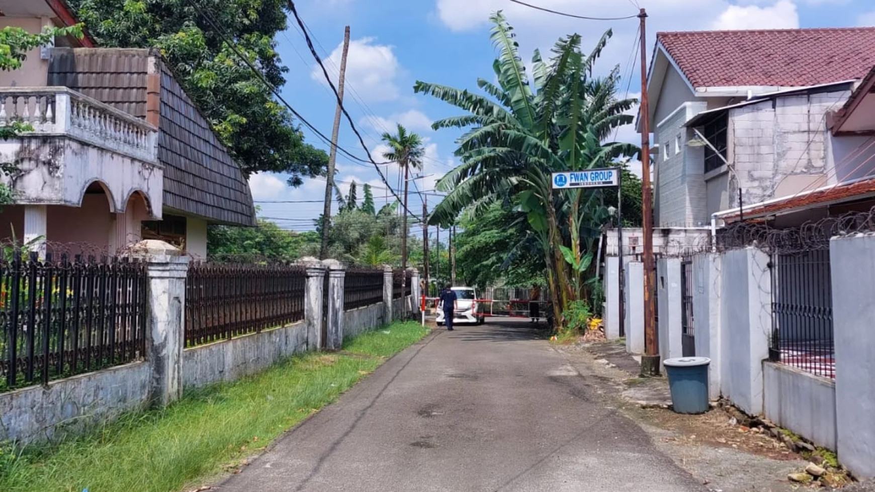 Rumah Strategis dengan Bangunan Kokoh dan Halaman Luas @Larangan, Ciledug