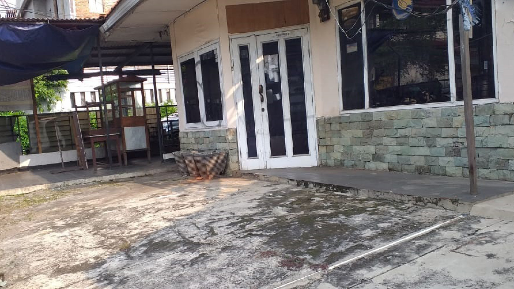 Rumah Hitung Tanah Pinggir Jalan Raya dan Cocok untuk area Komersil @Bintaro