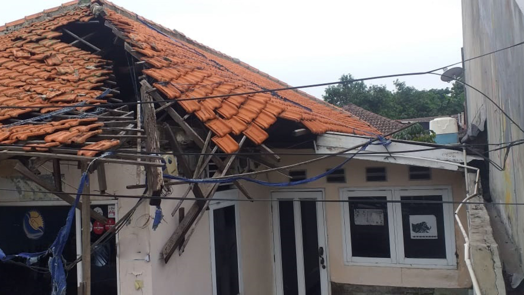 Rumah Hitung Tanah Pinggir Jalan Raya dan Cocok untuk area Komersil @Bintaro