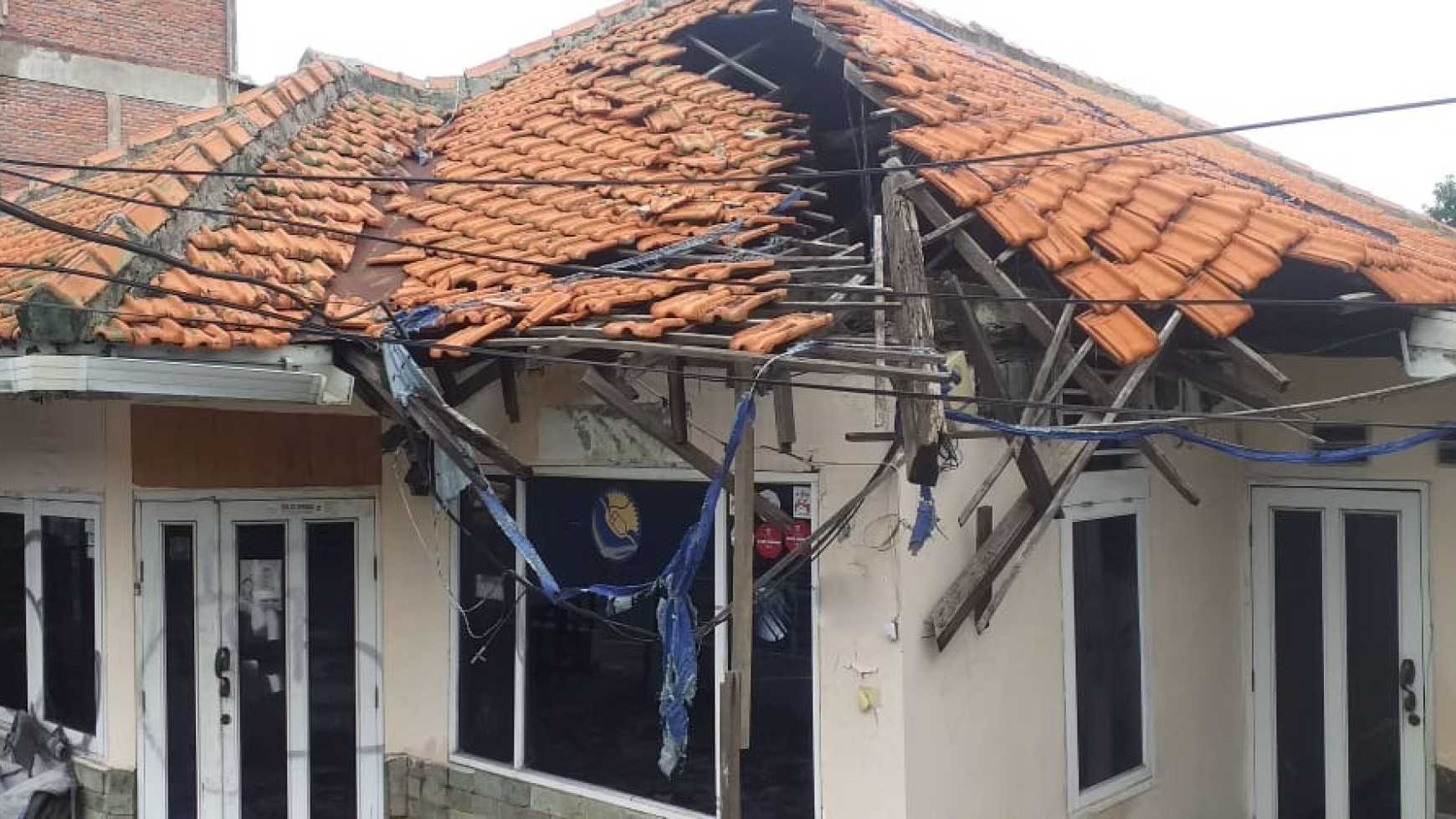 Rumah Hitung Tanah Pinggir Jalan Raya dan Cocok untuk area Komersil @Bintaro