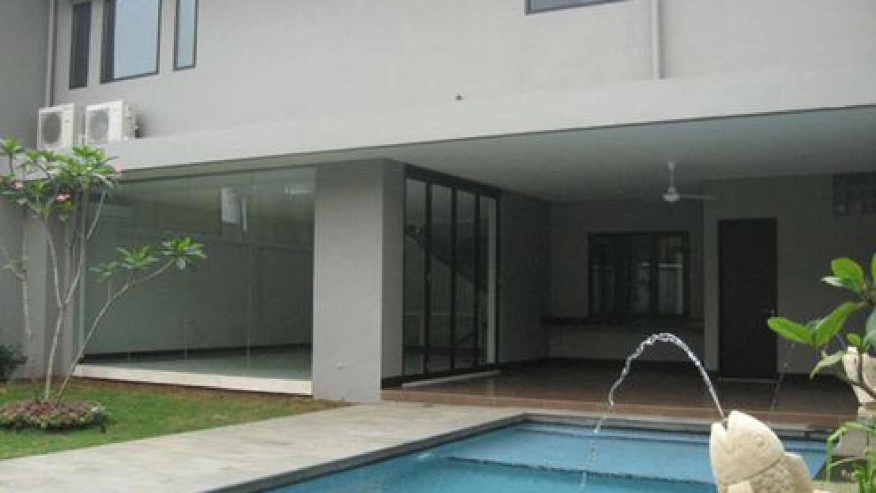 For rent nice and strategic townhouse in cipete