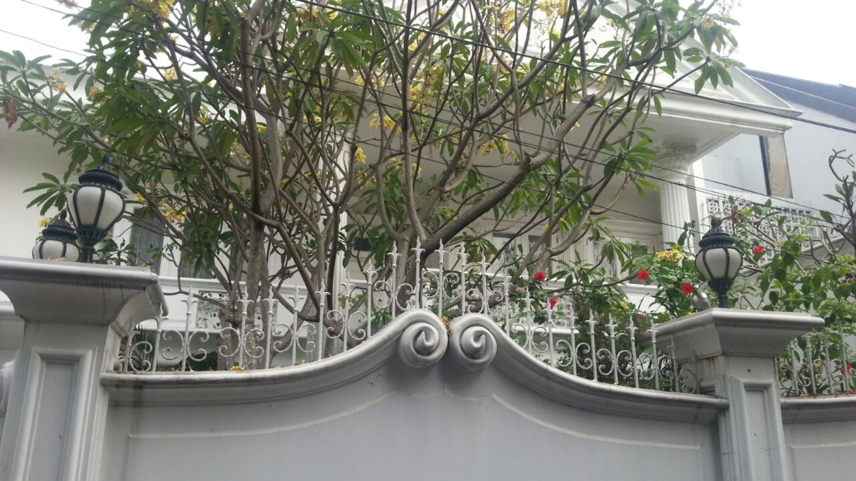 Beautiful and nice house in kemang