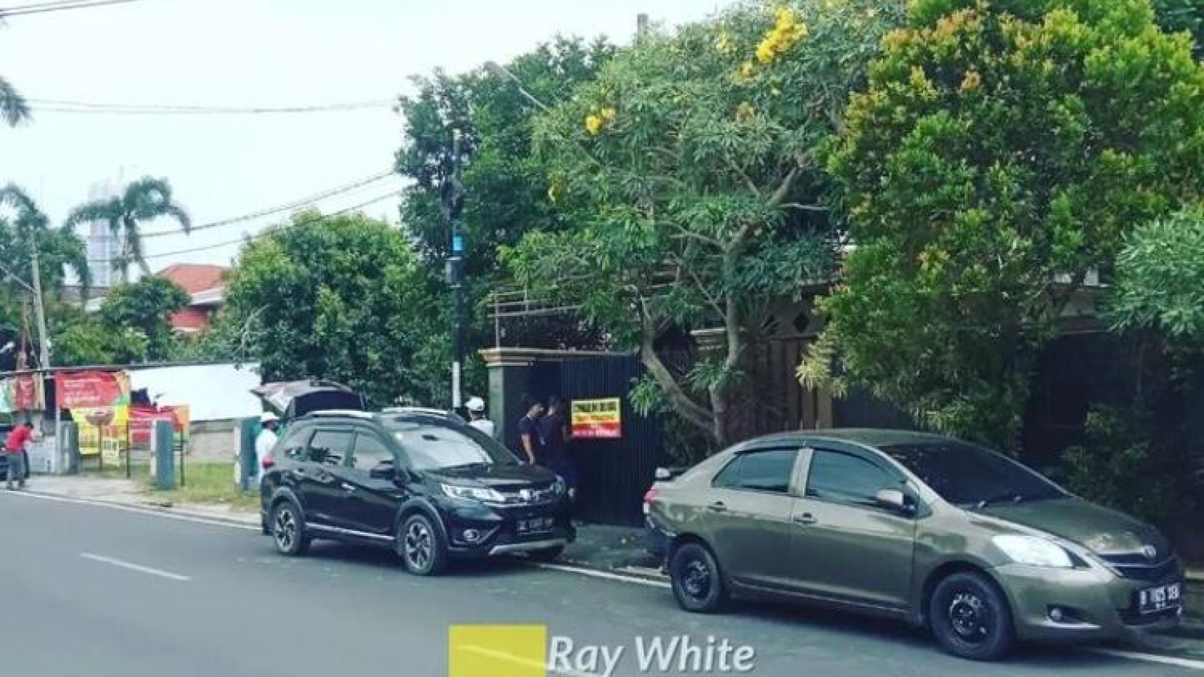 Rumah mewah dua lantai di Enggal Tanjung Karang Pusat