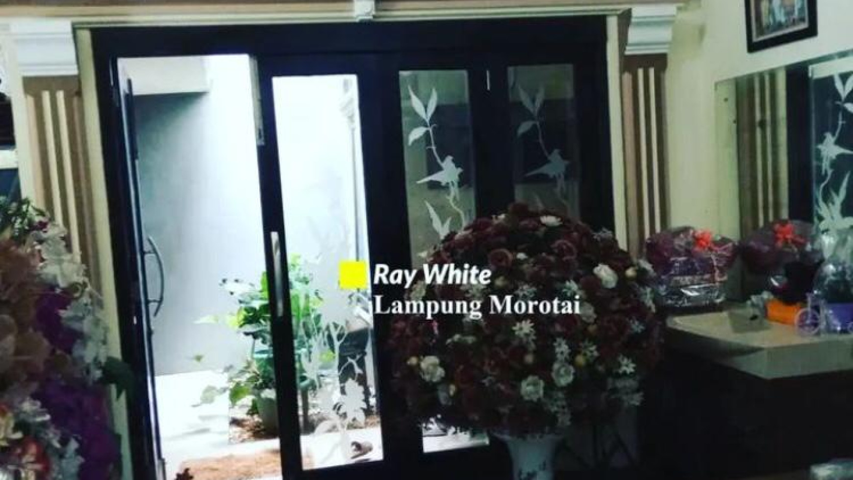 Rumah mewah dua lantai di Enggal Tanjung Karang Pusat