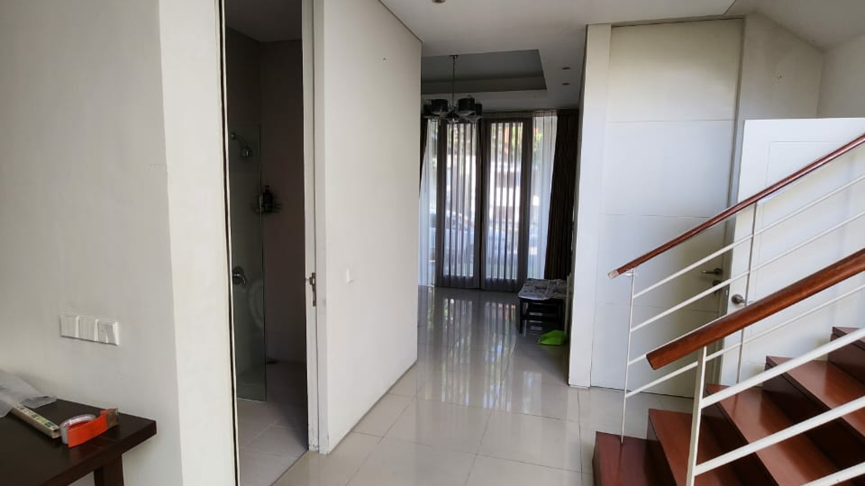 Dijual Rumah The Greenlake Citraland Surabaya Barat- Luas 240 m2 (12x20) - Garasi Carport 4 mobil - Strategis Dekat Pakuwon Mall