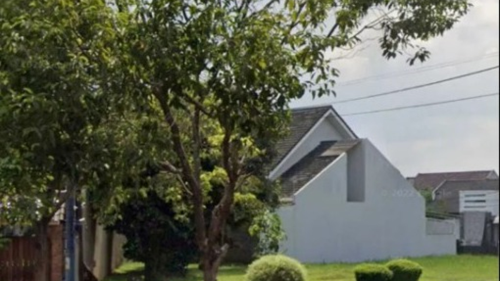 Kavling depan taman Griya Loka