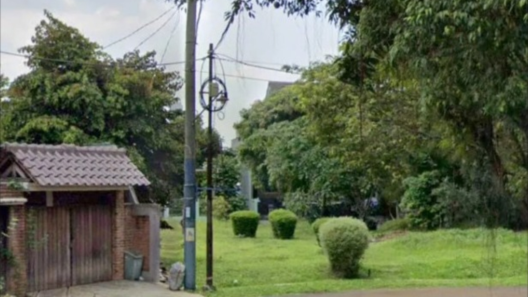 Kavling depan taman Griya Loka