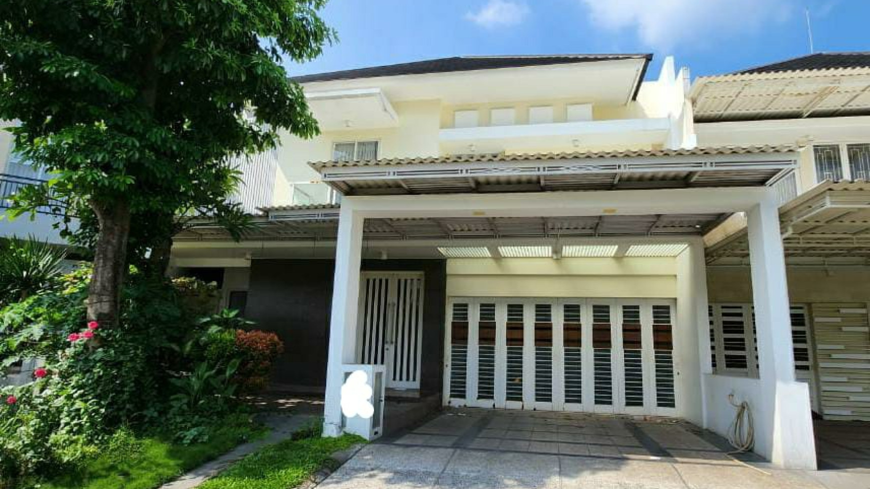 Rumah Royal Residence Wiyung Ada Kolam Renang Modern K.Tidur 5+1 plus Garasi Carport 4 Mobil