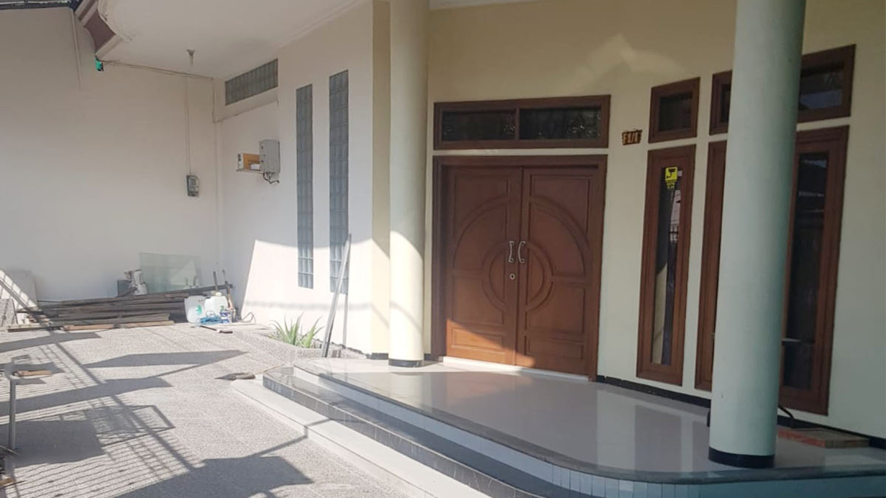 Rumah Mewah Mainroad Hook di Taman Holis Indah 