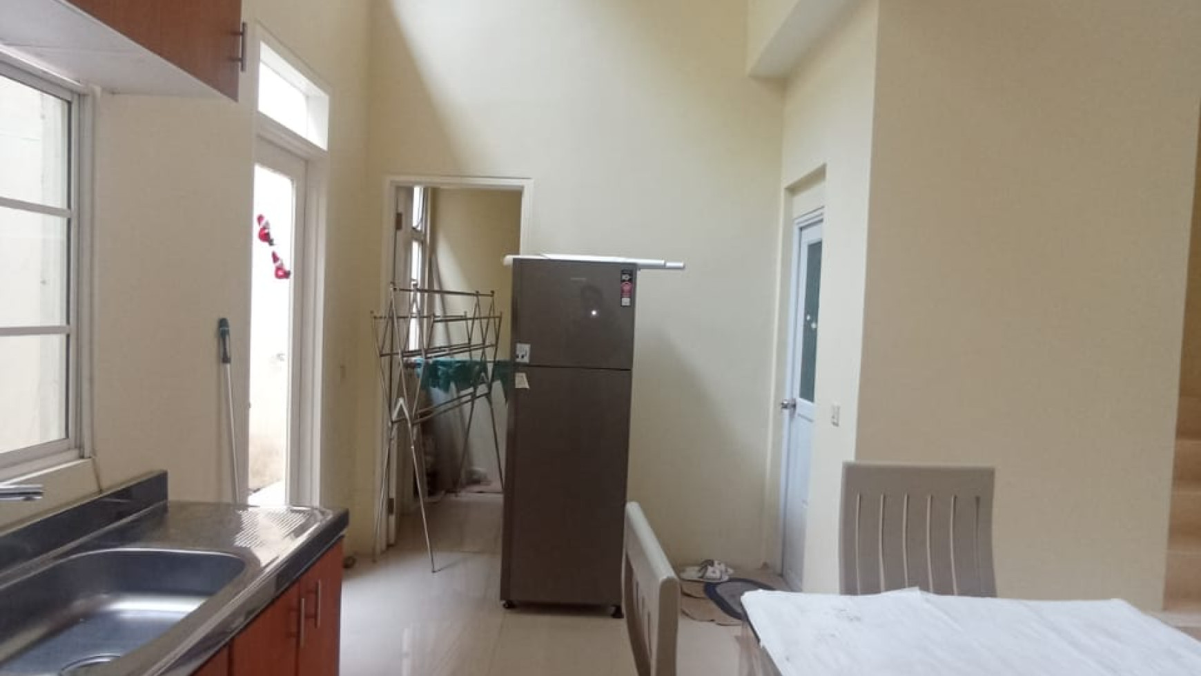 Disewakan townhouse kondisi bagus di taman paris 2 lippo karawaci tangerang