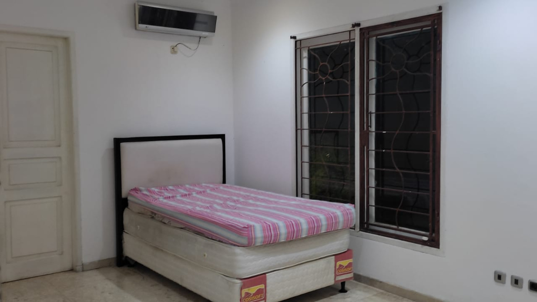 Rumah Bagus, Brand New,  Furnished Siap Huni di Jakarta Selatan