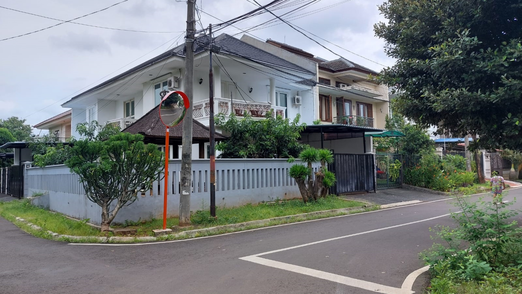 Rumah Bagus dengan bangunan siap huni di pondok indah jakarta selatan