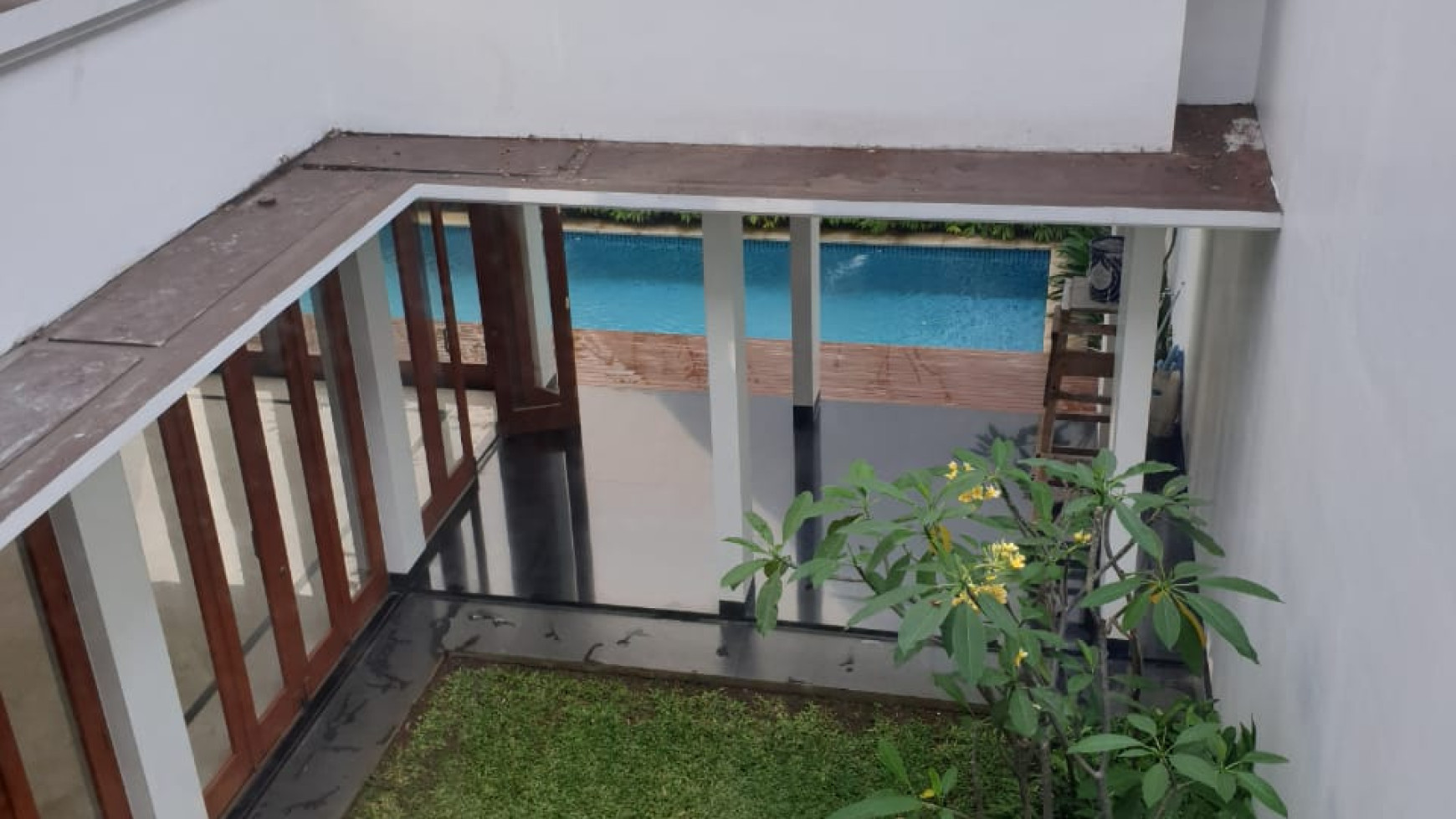 Rumah Bagus, Mewah, dengan Swimming Pool, Siap Huni di Jakarta Selatan