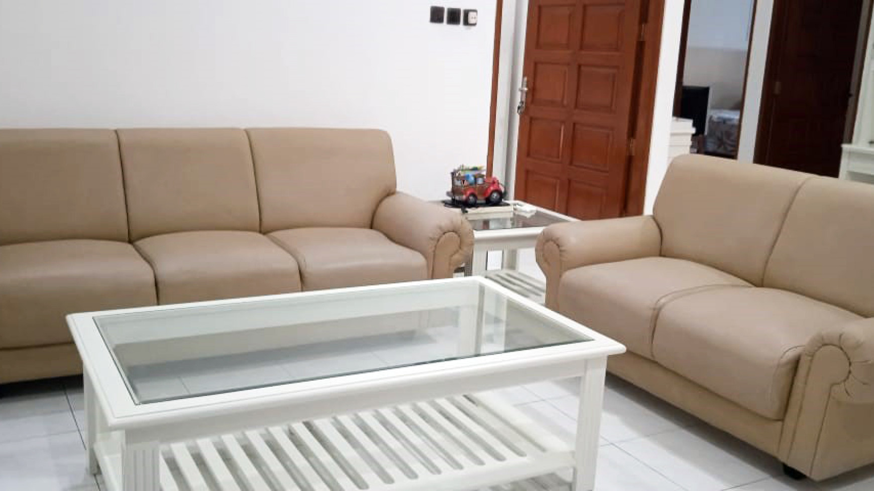 Rumah di Manyar Kertoadi Surabaya, Lokasi Strategis, Semi Furnished, Siap Huni