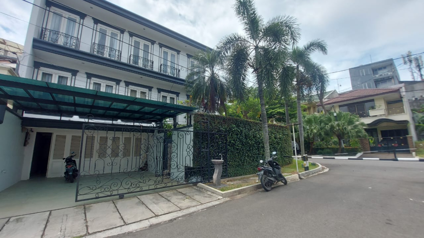 Rumah Pondok Indah Modern Classic Full Furnished 