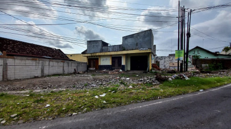 Tanah Pekarangan Seluas 401 Meter Persegi Di Pinggir Ringroad Dekat Lotte Mart