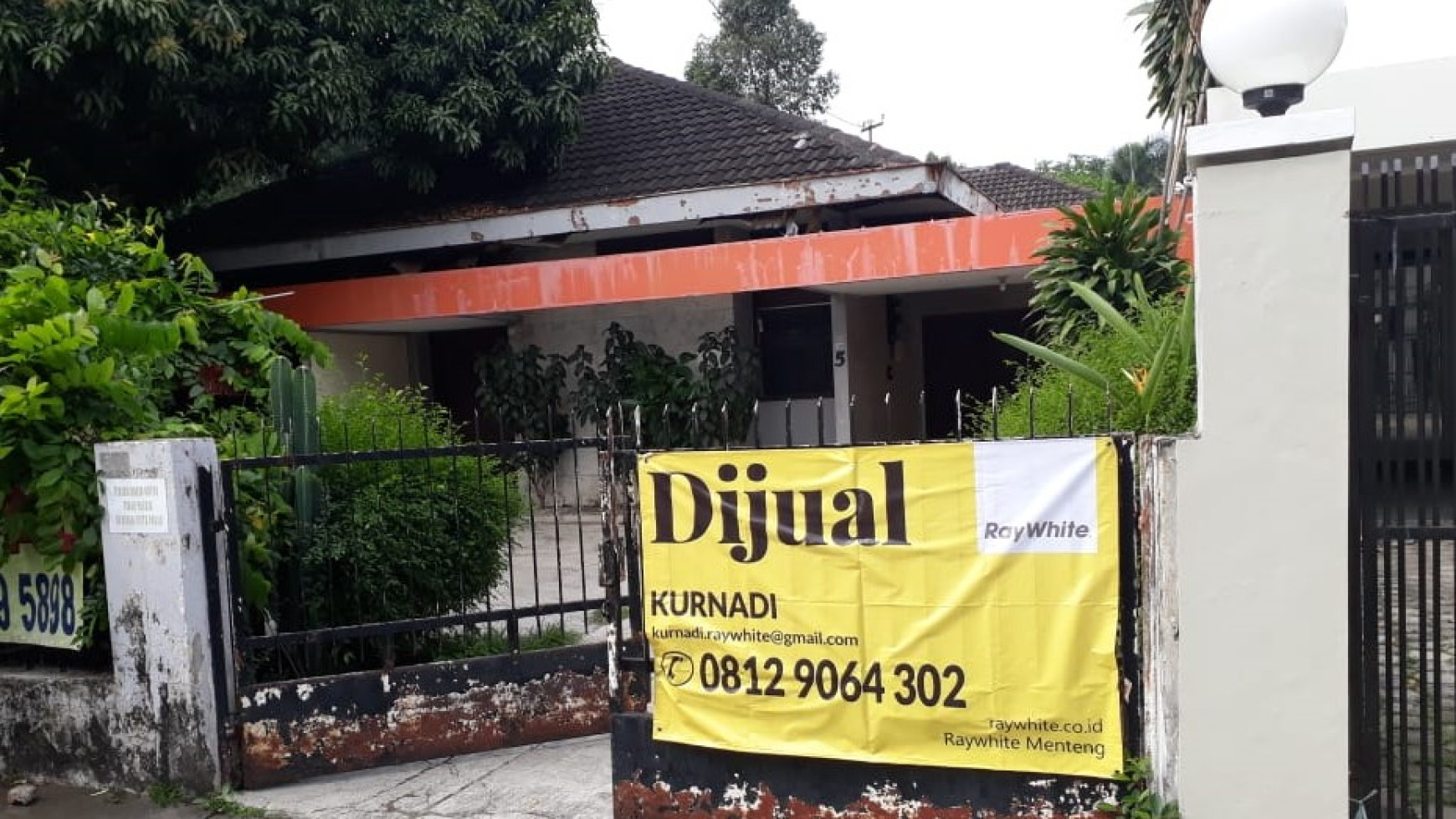 Rumah dijual di area Cikini, Jakarta Pusat. Cocok untuk bangun perkantoran/usaha.