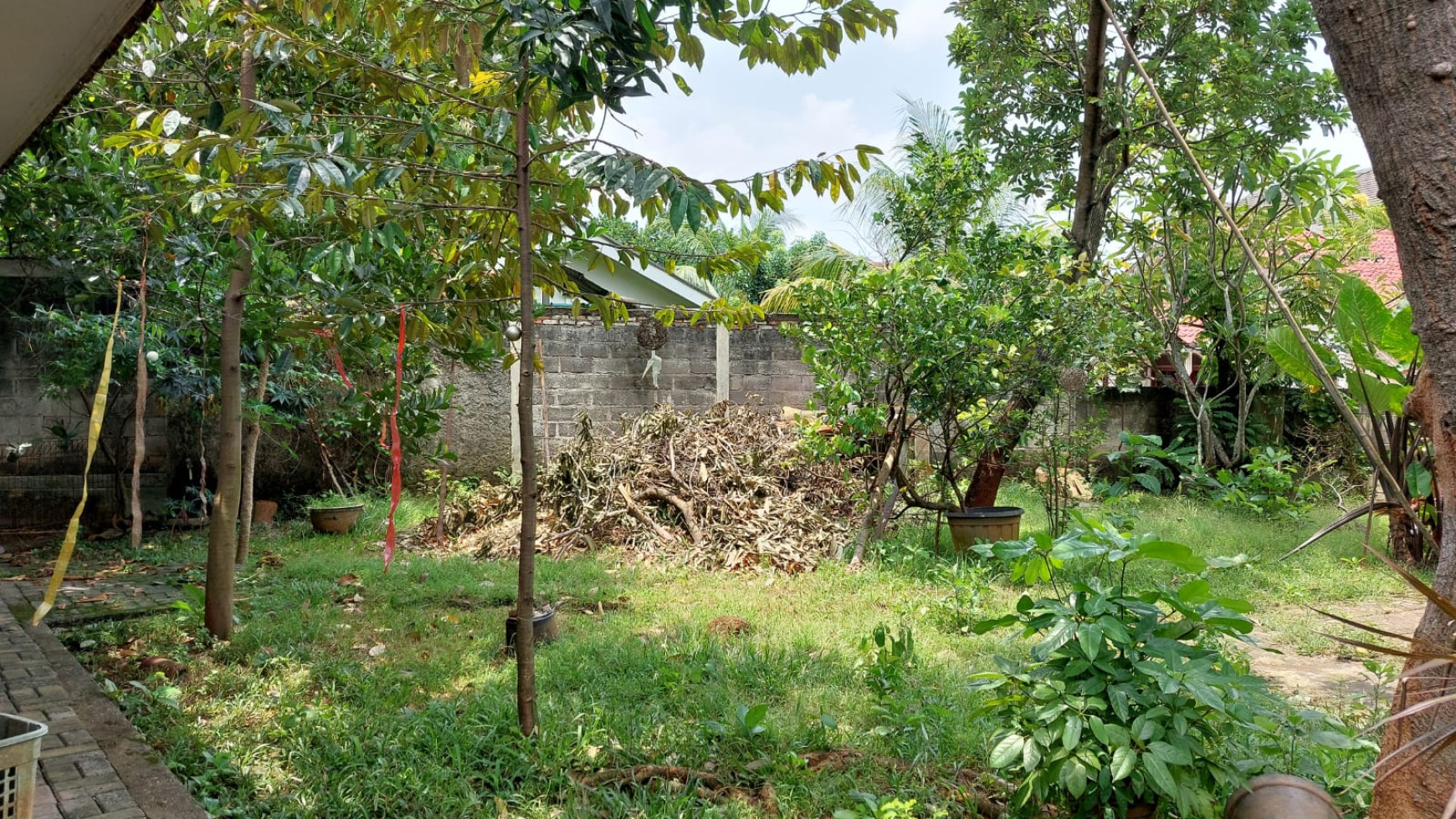 Rumah Strategis dekat Bintaro Jaya dan Halaman Luas @Pondok Pucung Indah 2