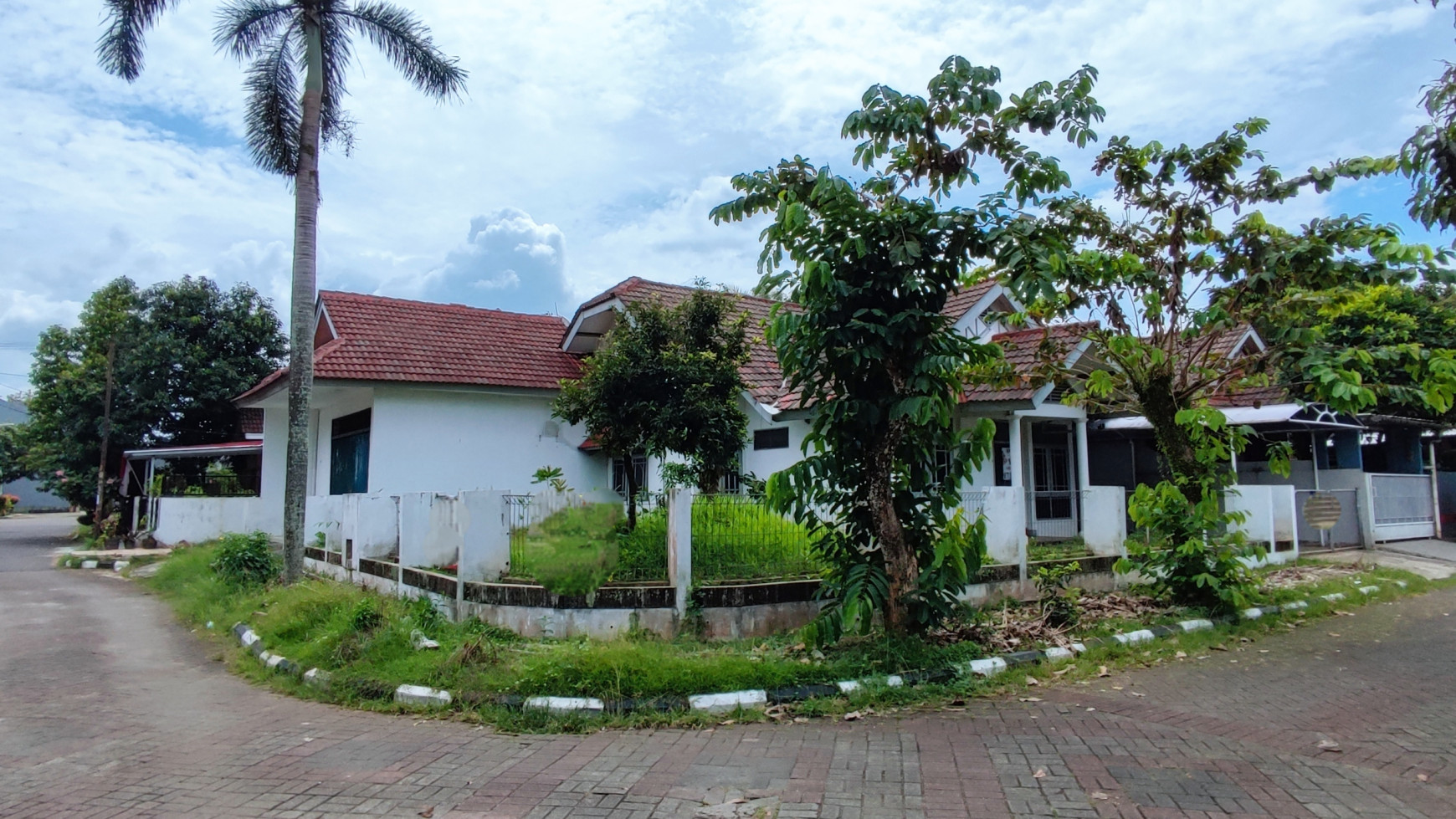 Termurah Hitung Tanah. Rumah Di Griya Loka, BSD.