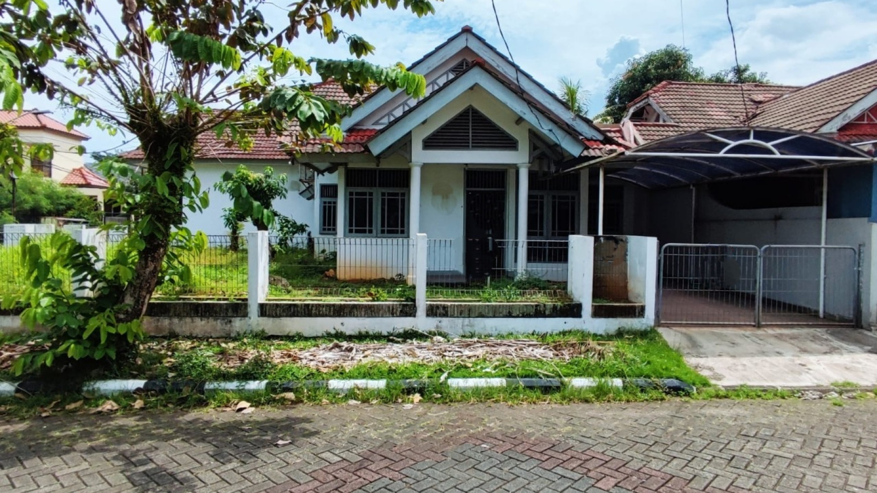 Termurah Hitung Tanah. Rumah Di Griya Loka, BSD.