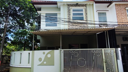 Hot Sale. Rumah Hoek Villa Melati Mas, Serpong