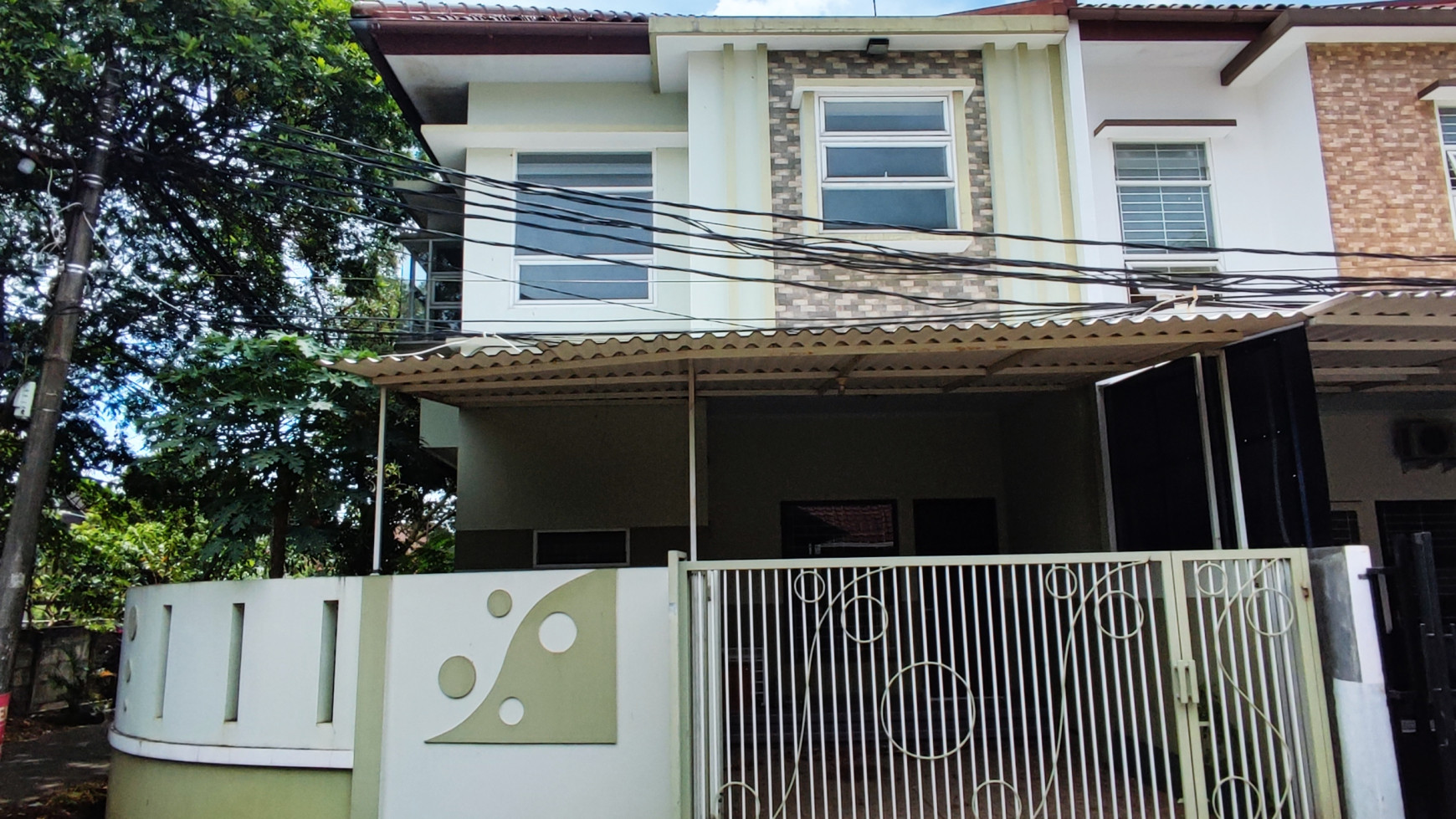 Hot Sale. Rumah Hoek Villa Melati Mas, Serpong