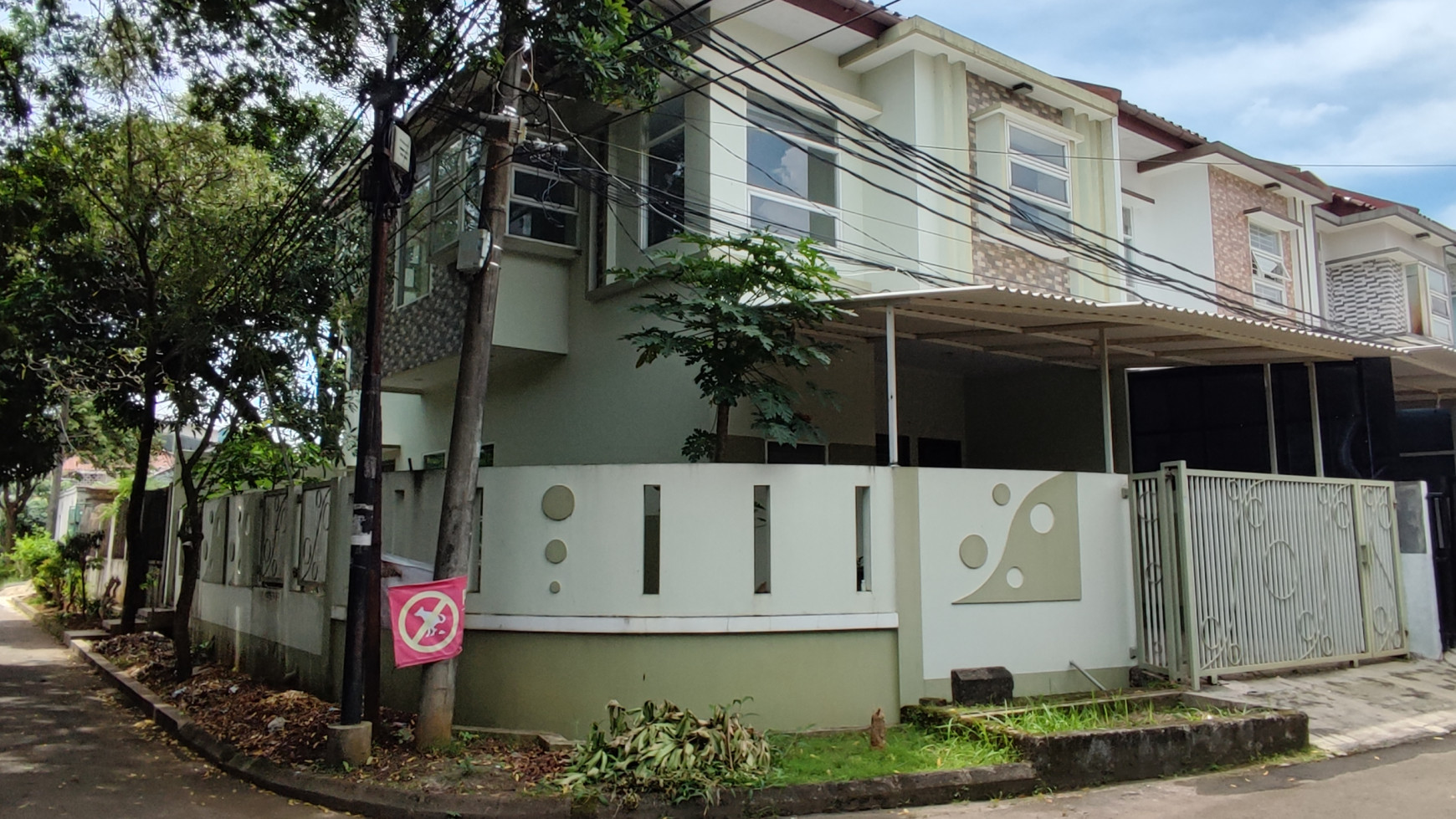 Hot Sale. Rumah Hoek Villa Melati Mas, Serpong
