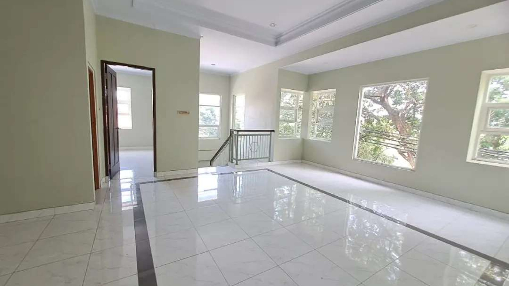 Hot Sale. Rumah Hoek Villa Melati Mas, Serpong