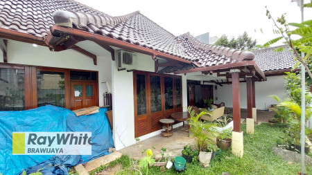 RUMAH DI TAMAN CILANDAK, JAKSEL, HADAP SELATAN, HANYA 1 KM KE MRT FATMAWATI