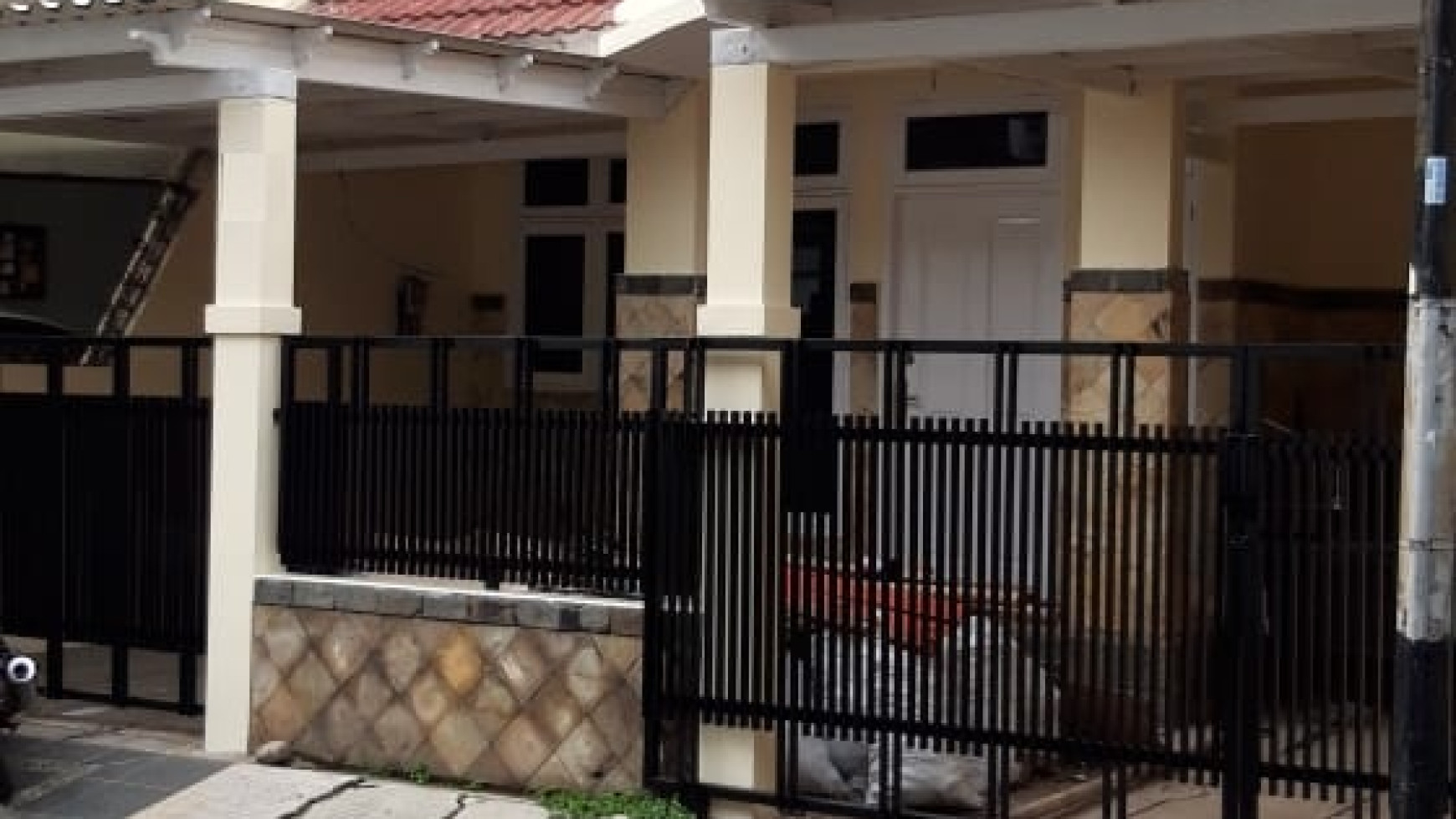 Rumah Siap Huni,Luas Tanah 144 di Pondok Indah.