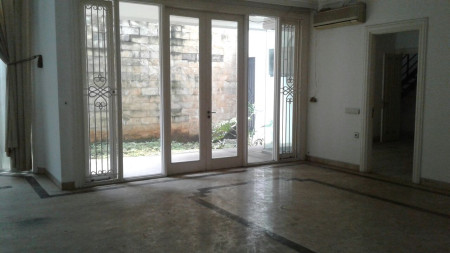 Rumah dijual dilokasi strategis dan nyaman di Kebayoran Baru, Jakarta Selatan