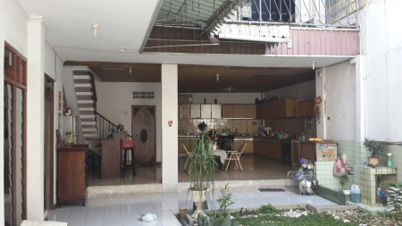 RUMAH BENTUK L 2.5LANTAI DI JALAN PETOJO SABANGAN, JAKARTA PUSAT