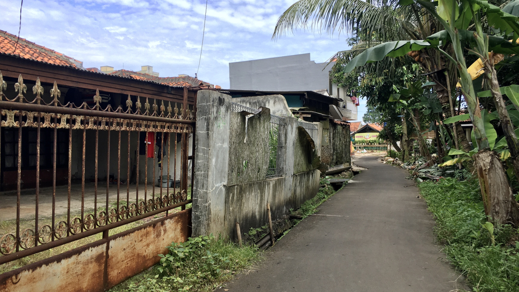 RUMAH TUA DI CIPUTAT