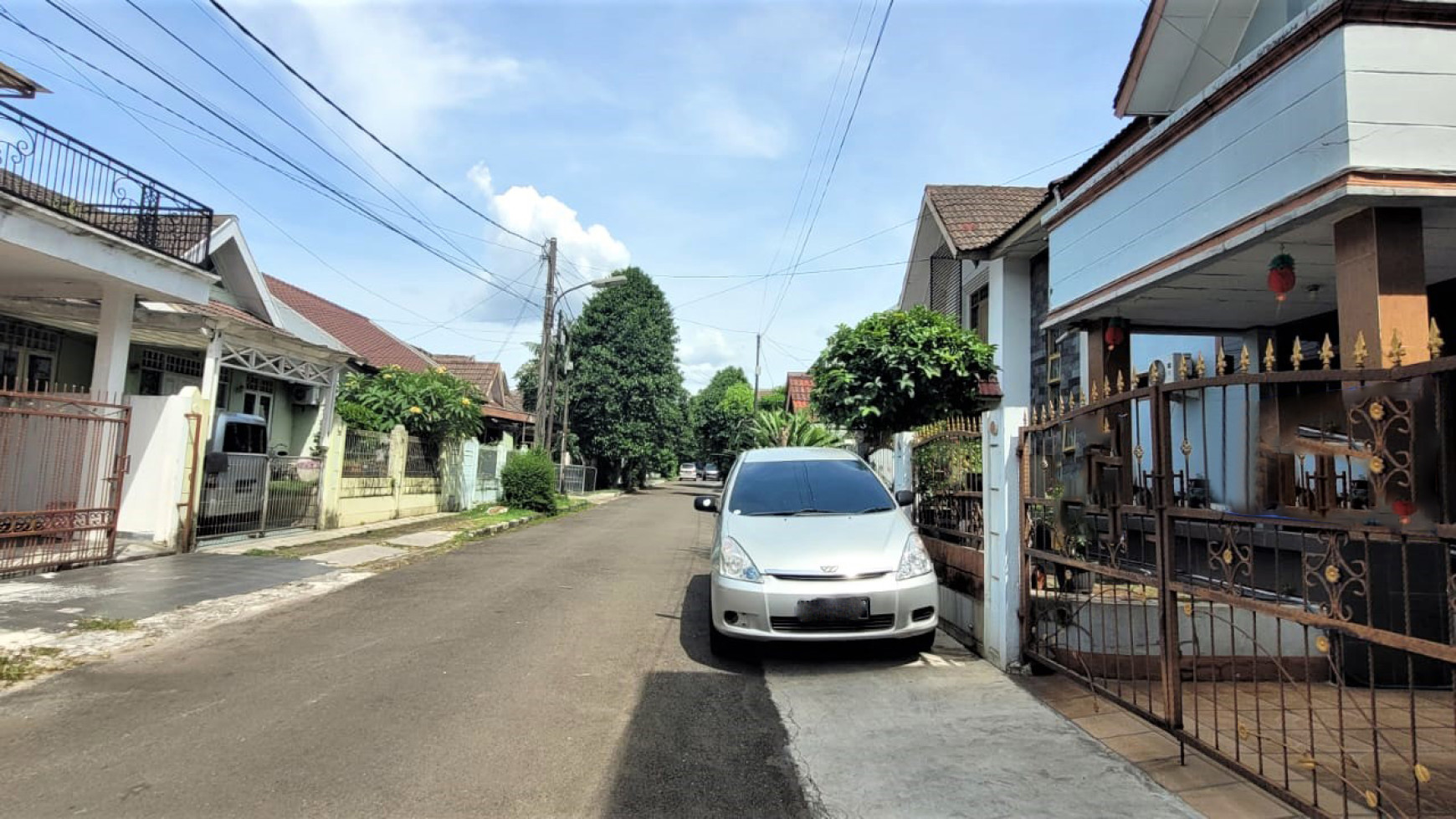 Dijual Rumah Lokasi Bagus di Griya Loka, Bsd City